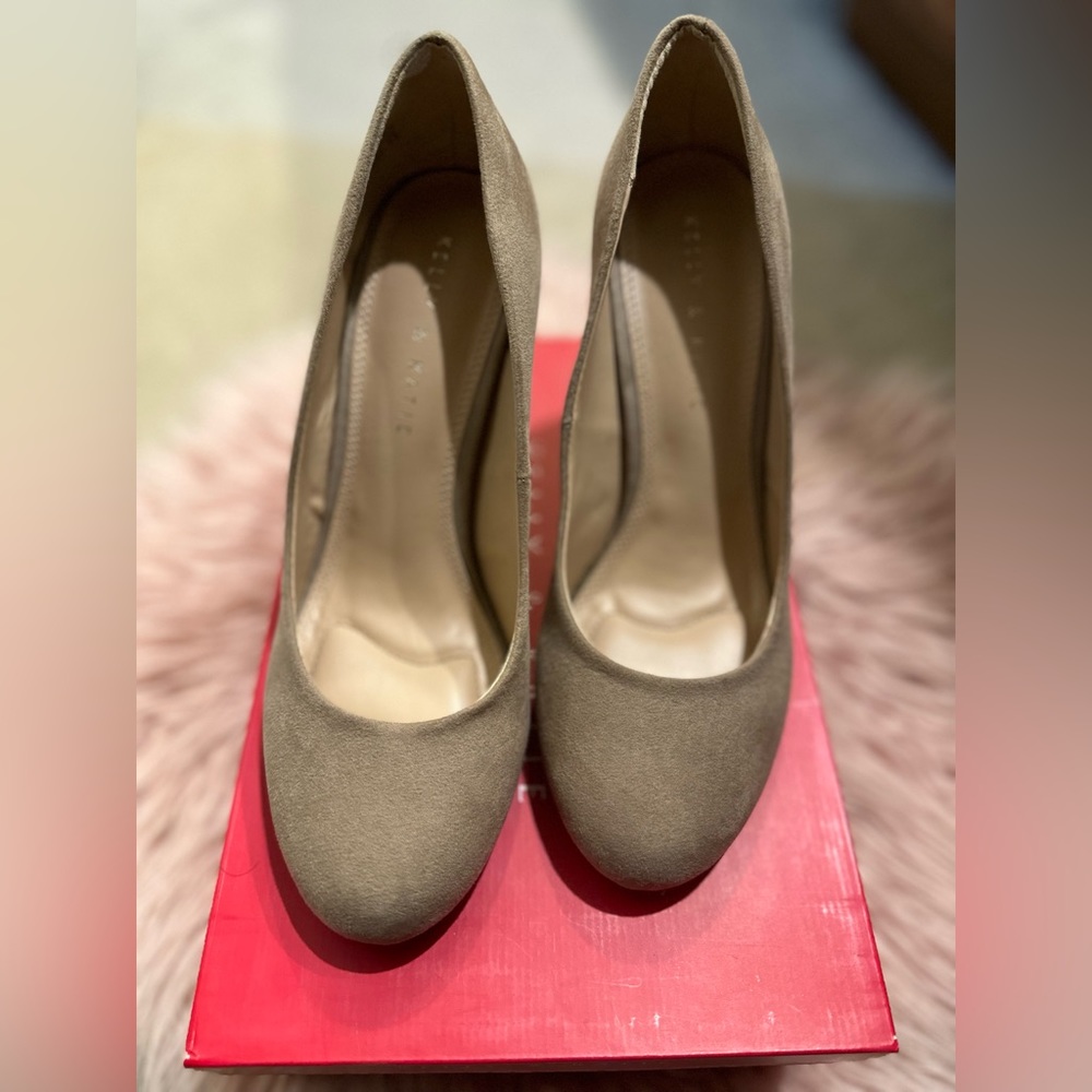 Light Camel Perfect Suede Pump